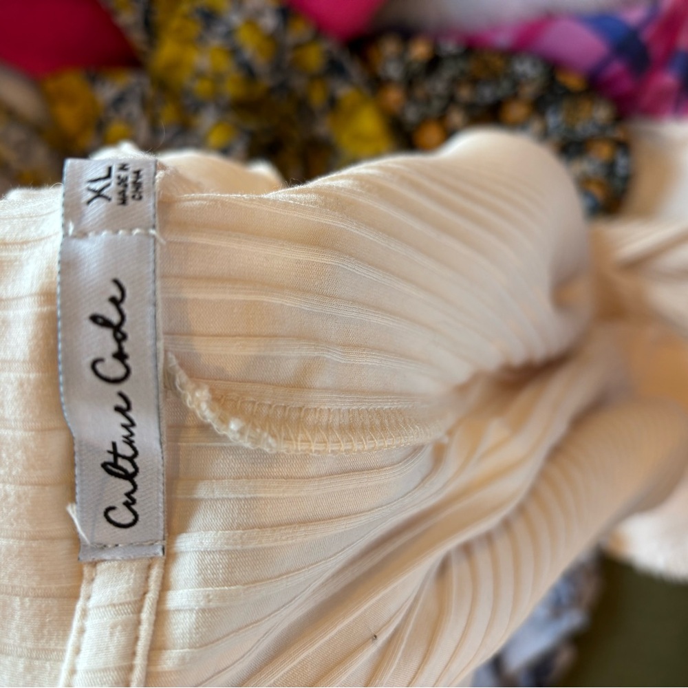 Long Cream Ribbed Dress - Picture 4 of 4